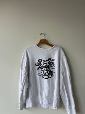 UNIQLO x Disney Crewneck